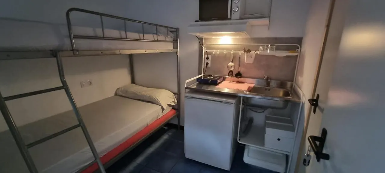 Albergue Cristina Habitaciones Con Bano Privado Y Mini Cocina Corralejo 0*,  Spain