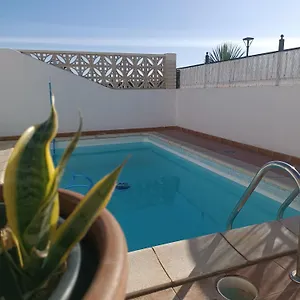 Moana Surf House Ostello